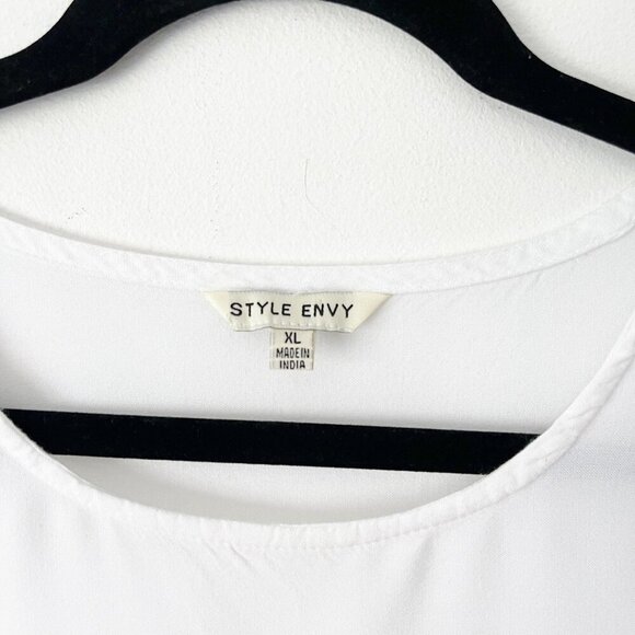 Style Envy White Sleeveless Top With Eyelet Lace Hem Size XL 100% Rayon - Picture 3 of 7